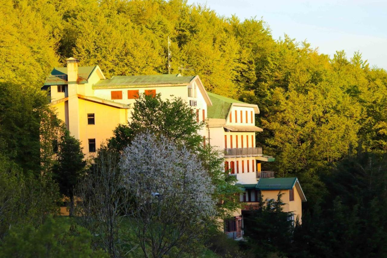Apulia Hotel Gran Sasso Prati di Tivo Esterno foto